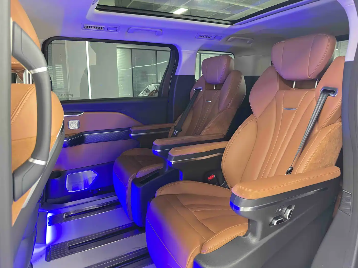 Hongqi HQ9 PHEV 2024 Model 2.0T AWD Business Edition фото 20