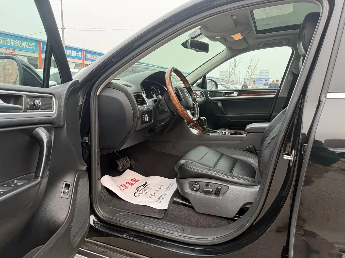 Volkswagen Touareg 2011 3.0TSI Luxury фото 4