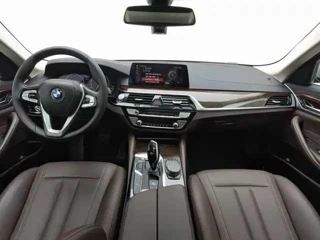 BMW 5 Series 2019 525Li Luxury Package — фото 5
