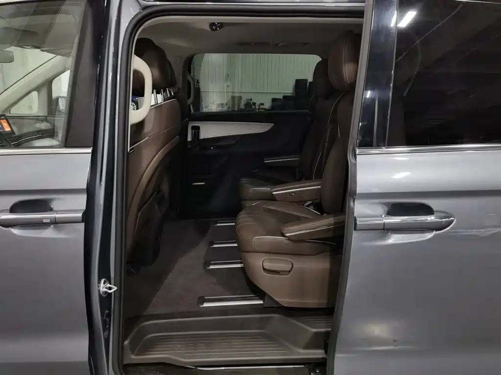 Roewe iMAX8 2025 2023 400TGI Comfort Edition