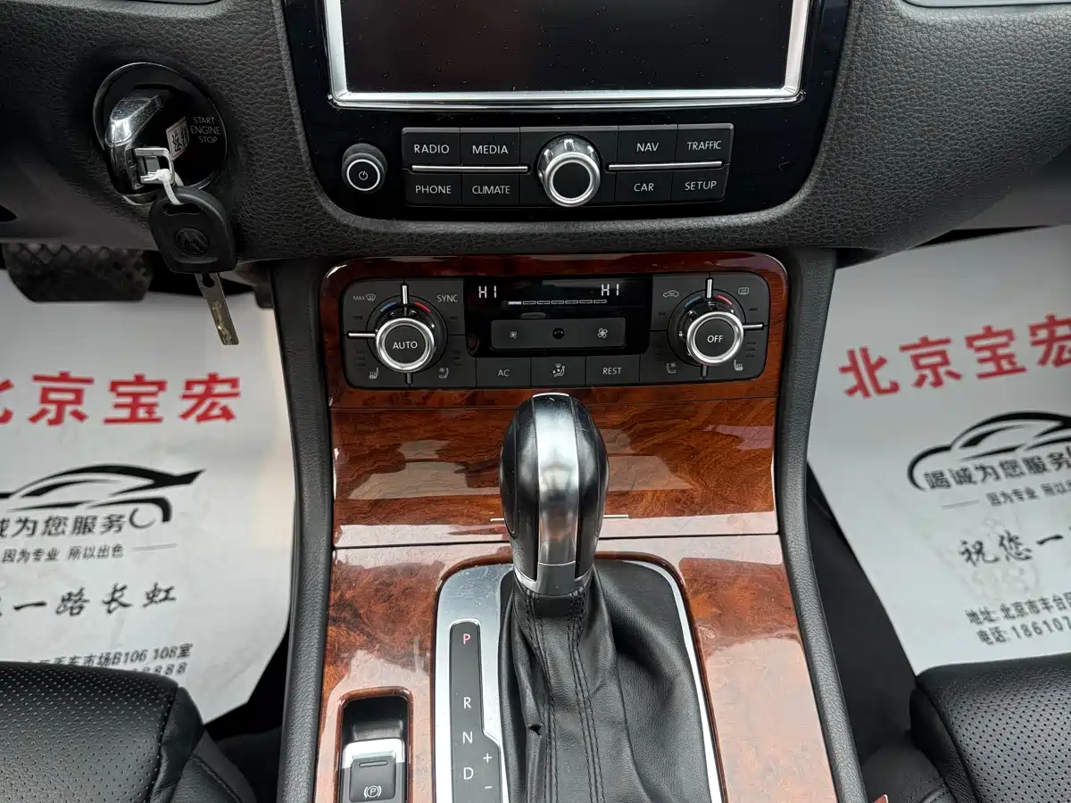 Volkswagen Touareg 2011 3.0TSI Luxury фото 10