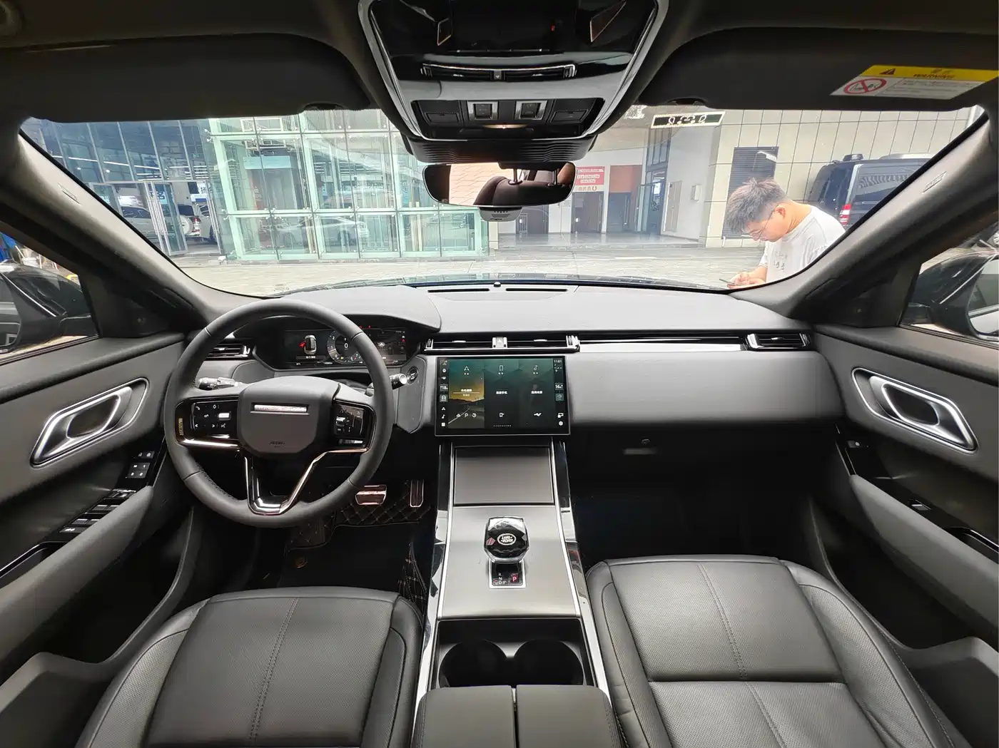 Land Rover Range Rover Velar 2024 Dynamic SE фото 10