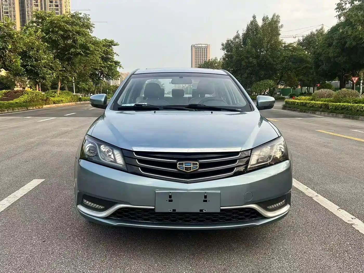 Фото 2 - Geely Emgrand