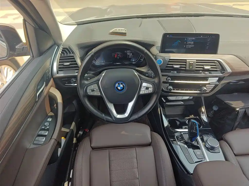 BMW iX3 2021 Leading фото 7