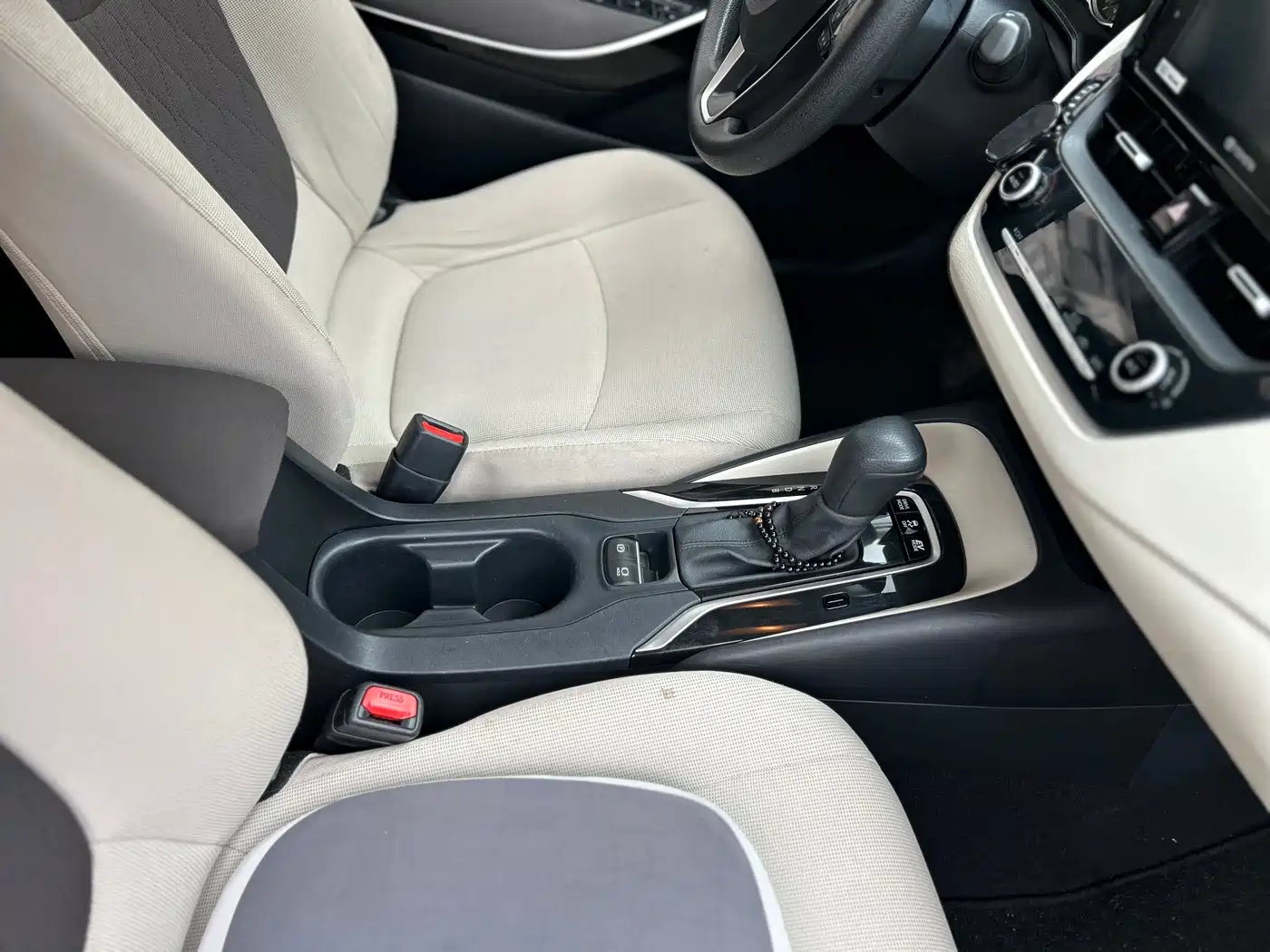 Toyota Corolla 2019 Hybrid 1.8L E-CVT GL-i Elite Edition фото 38