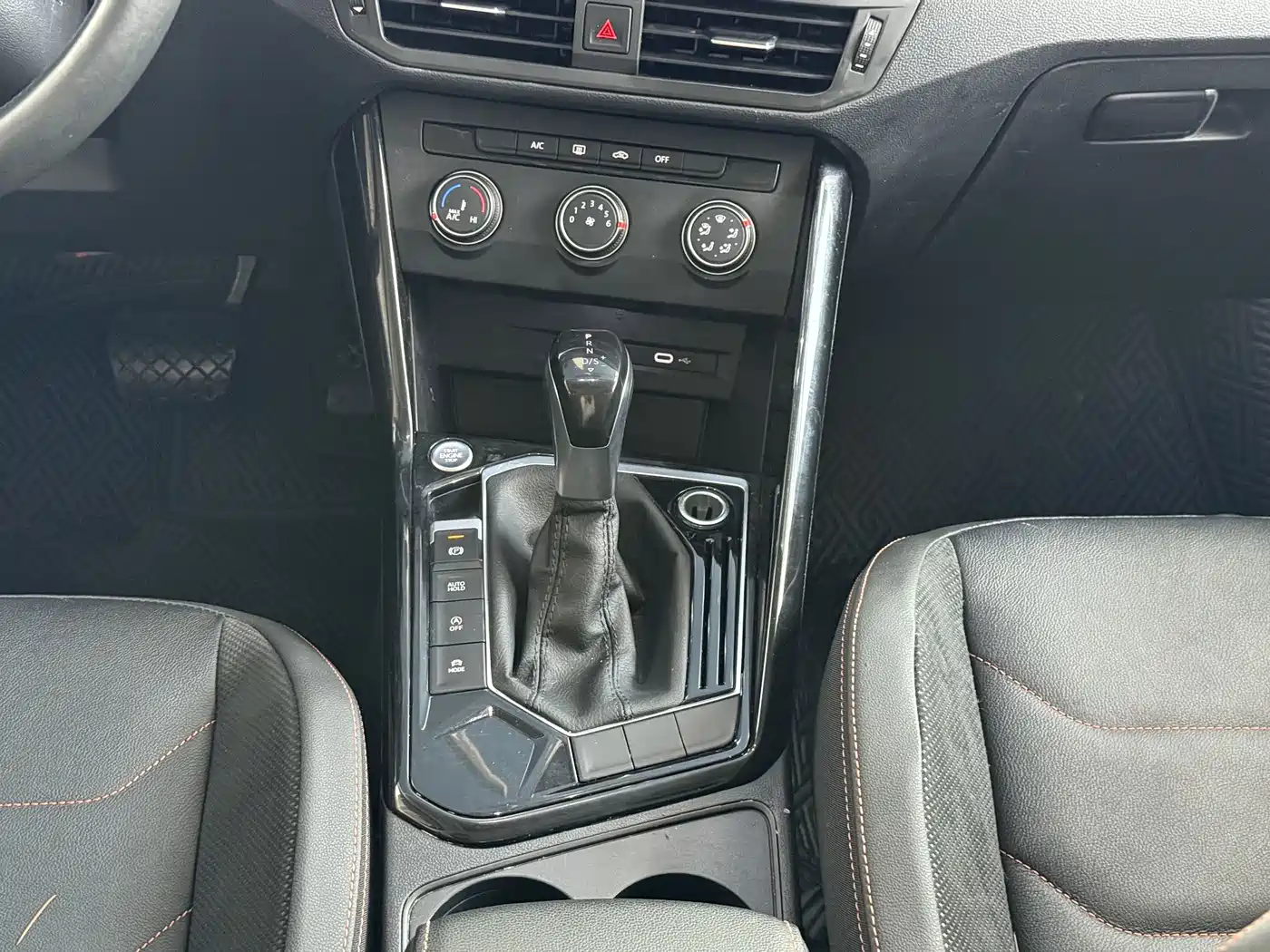 صورة 8 - Volkswagen Tayron