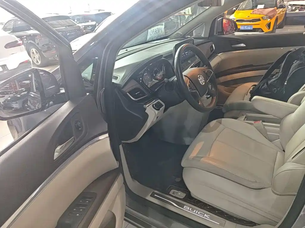 Фото 16 - Buick GL8