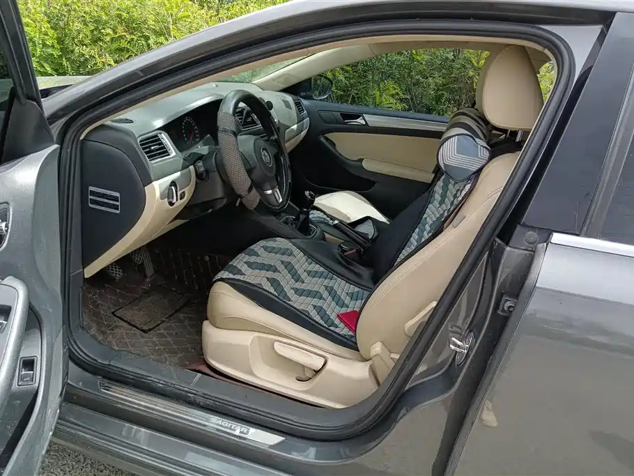 Volkswagen Sagitar 2014 1.6L Manual Comfort фото 9