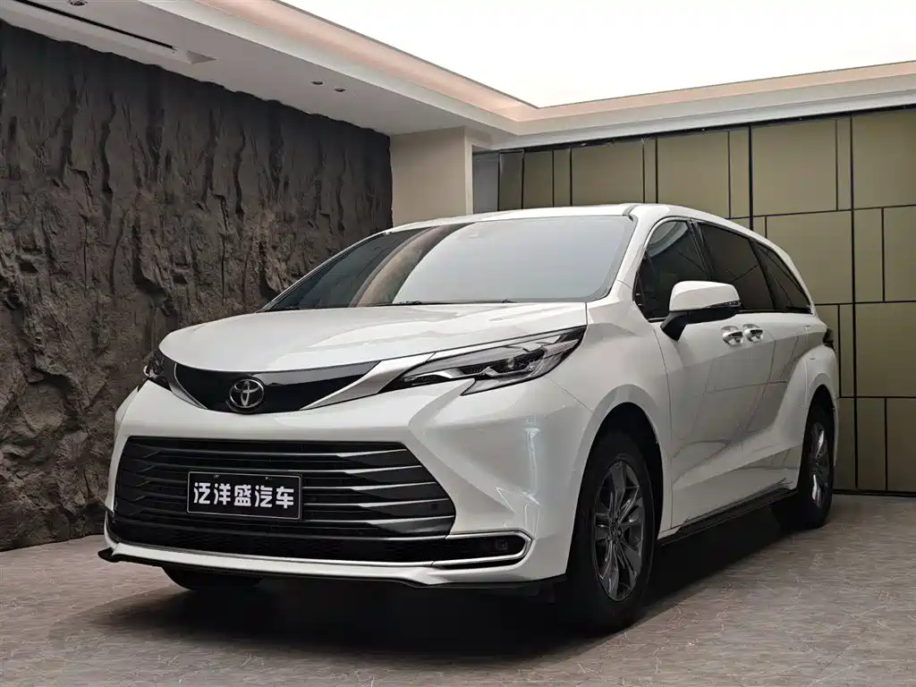 Toyota Sienna 2024 2.5L Hybrid AWD Luxury Edition