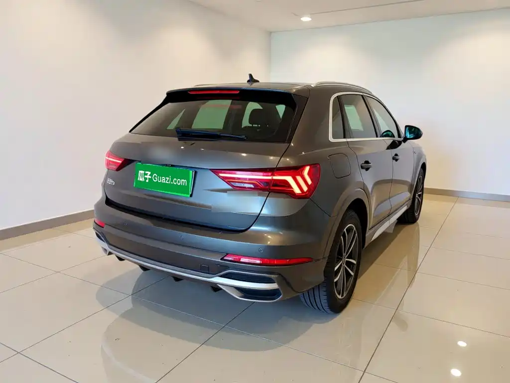 Photo 6 - Audi Q3