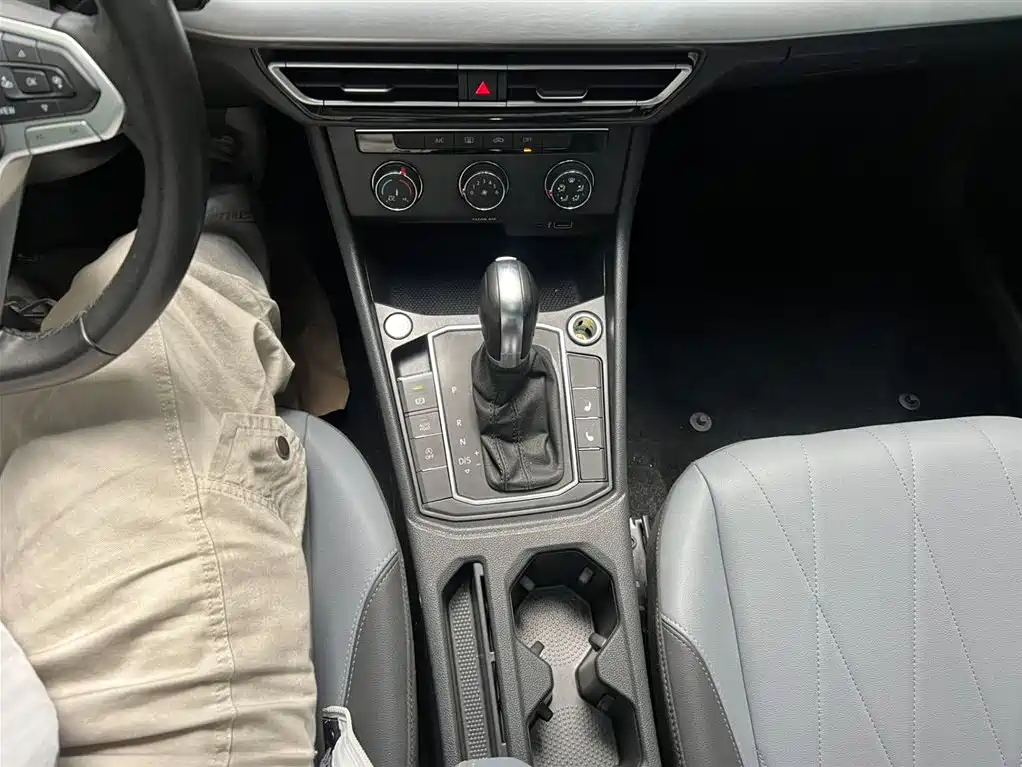 Volkswagen Lavida 2023 1.5L Auto Five Million Edition фото 14