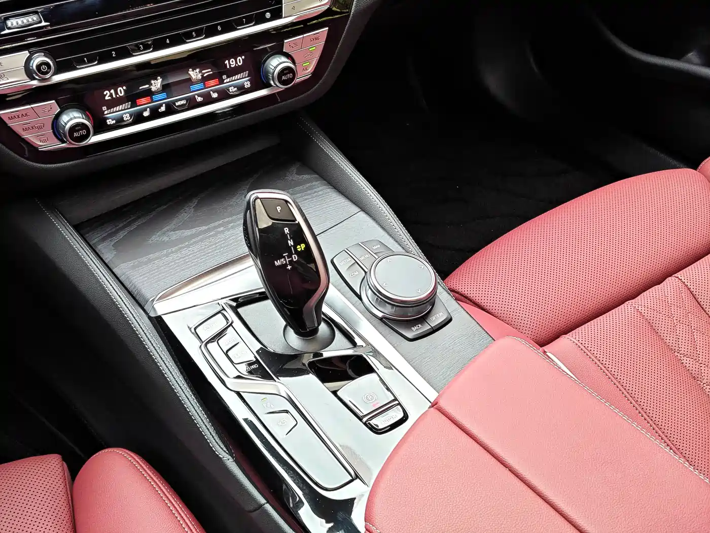 BMW 5 Series 2023 530Li Premium M Sport Package фото 7