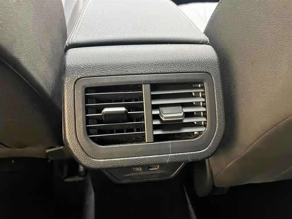 Volkswagen Lavida 2023 1.5L Auto Five Million Edition фото 16