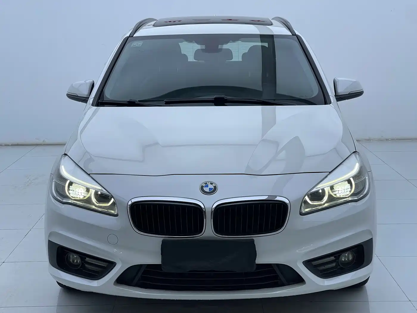 BMW 2 Series Touring 2016 218i Leading фото 2