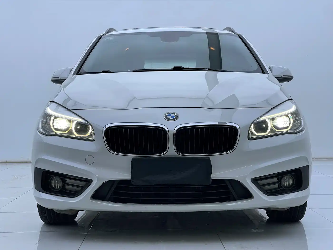 BMW 2 Series Touring 2016 218i Leading фото 7