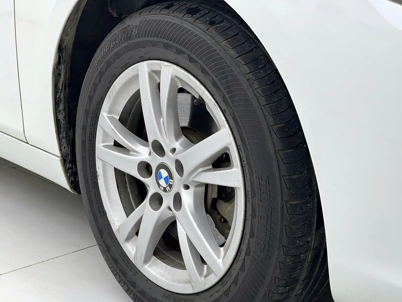 BMW 2 Series Touring 2016 218i Leading фото 11