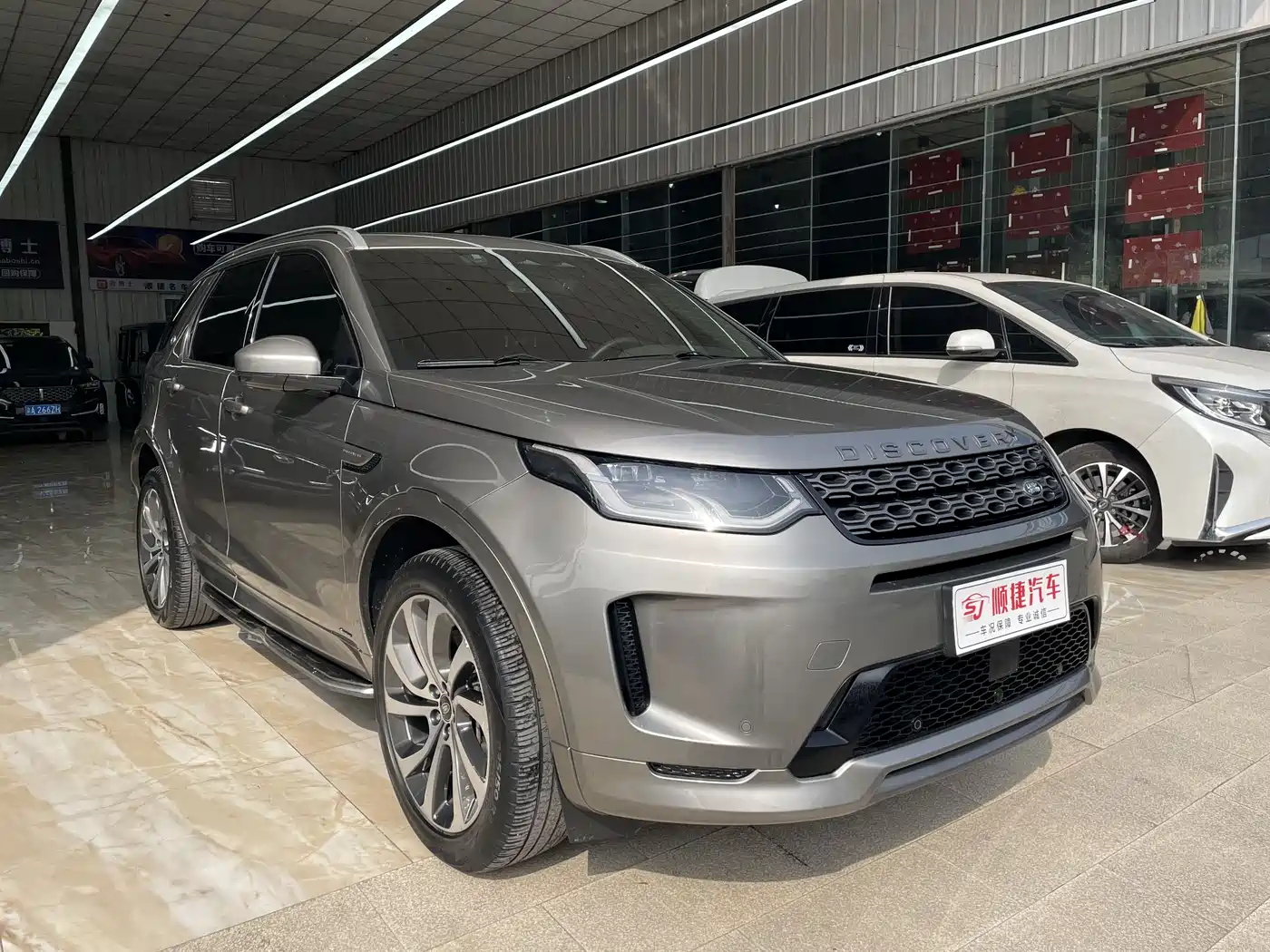 Land Rover Discovery Sport 2022 Model 249PS R-Dynamic S Performance Edition 5-Seater фото 3