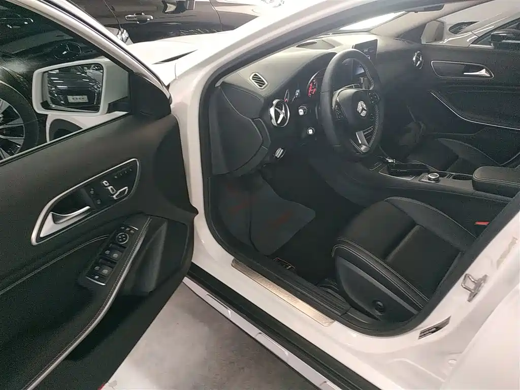 Mercedes-Benz GLA 2017 GLA 200 Fashion фото 16