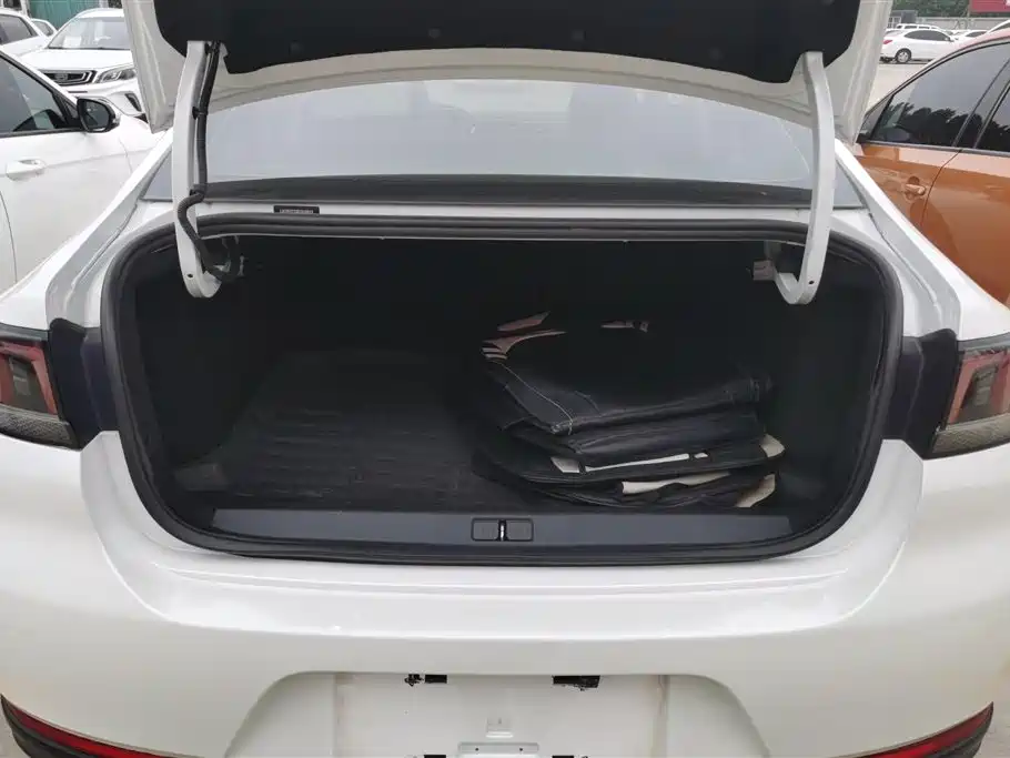 Peugeot 308 2016 1.6L Manual Fashion фото 4