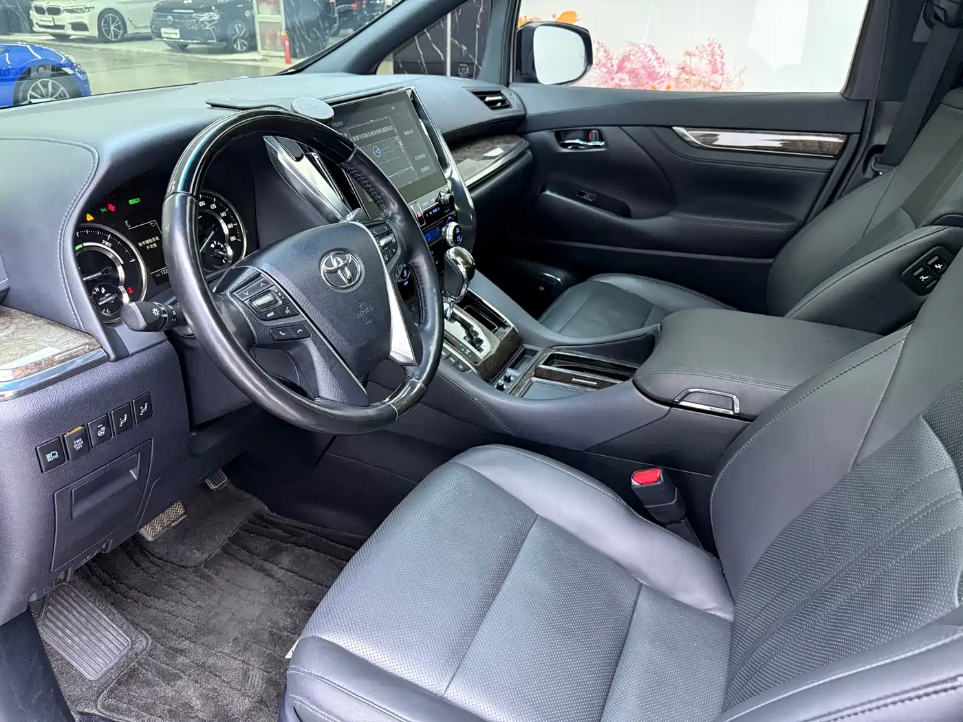 Toyota Alphard 2021 Hybrid 2.5L Premium фото 12