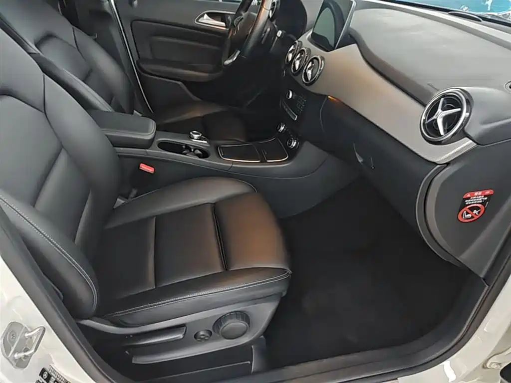 Mercedes-Benz B-Class 2015 B 200 Luxury фото 24