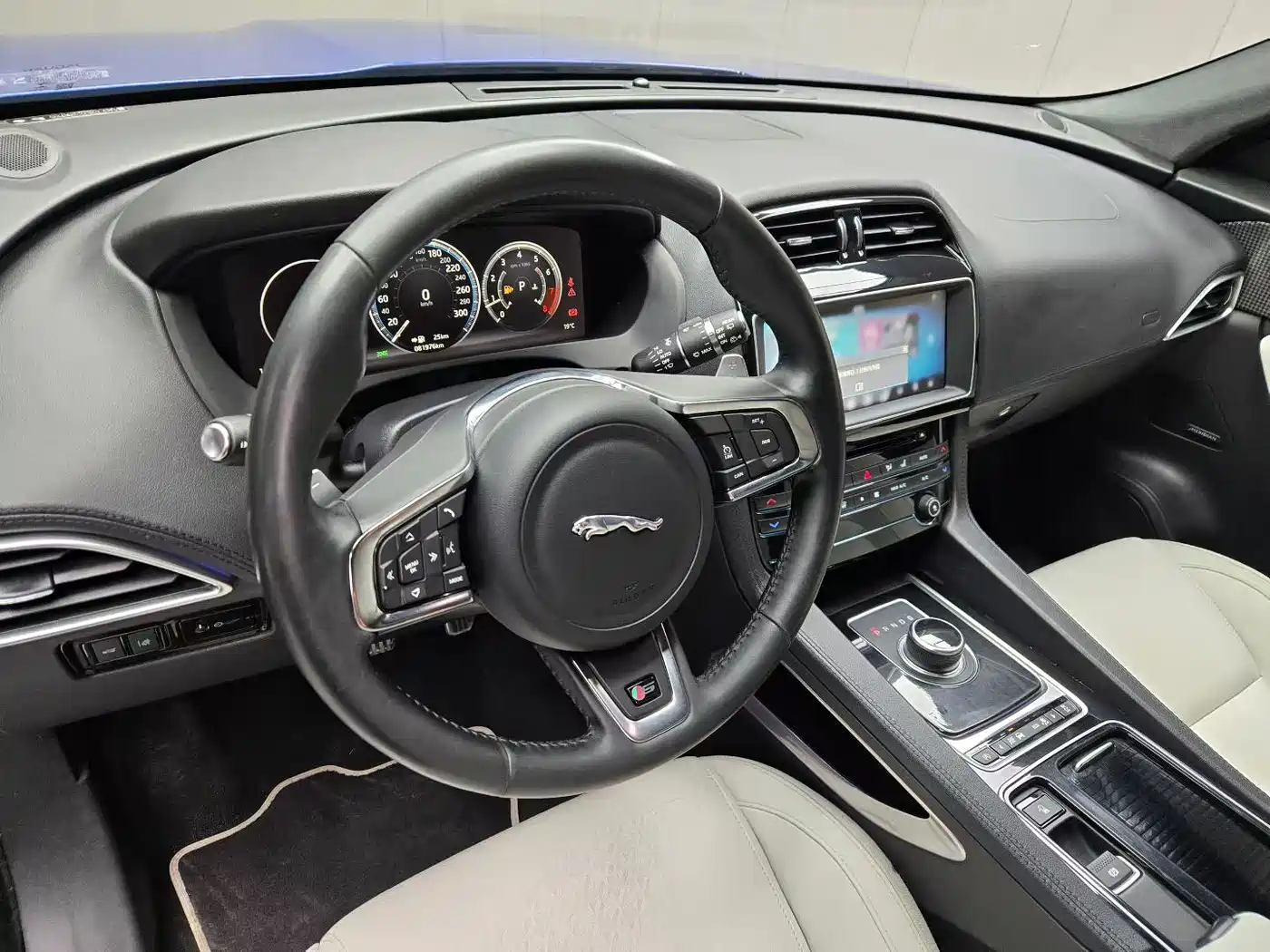 Jaguar F-PACE 2016 3.0 SC AWD S High Performance Edition фото 6