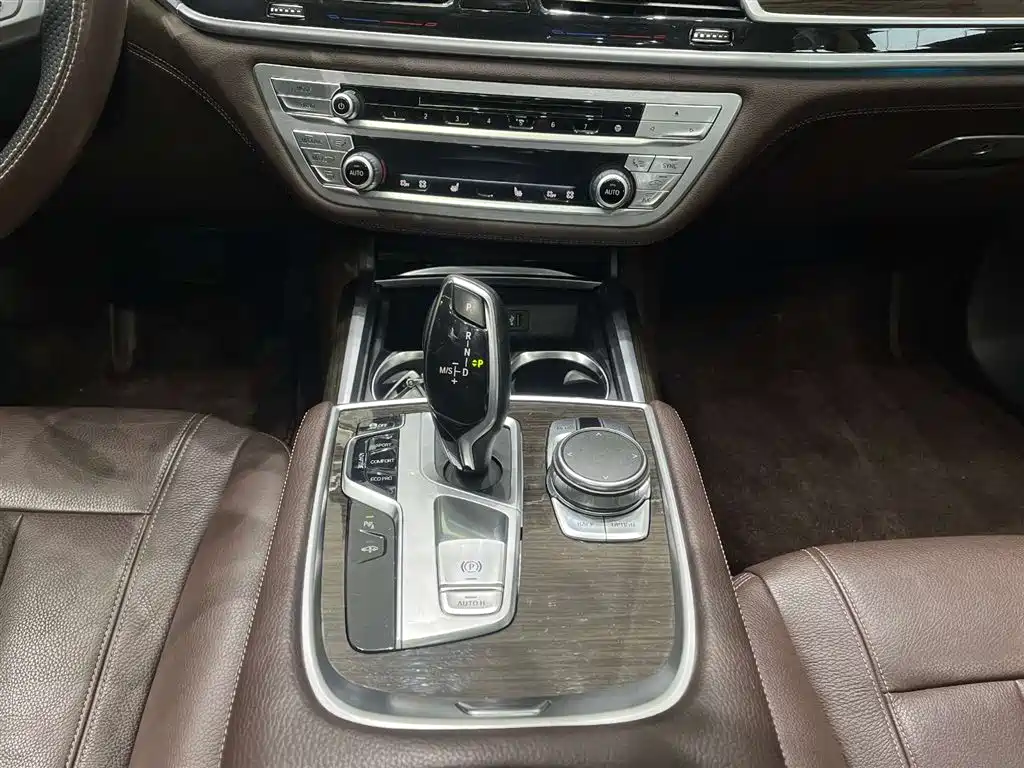 BMW 7 Series 2018 730Li Leading Type Excellence Package фото 19