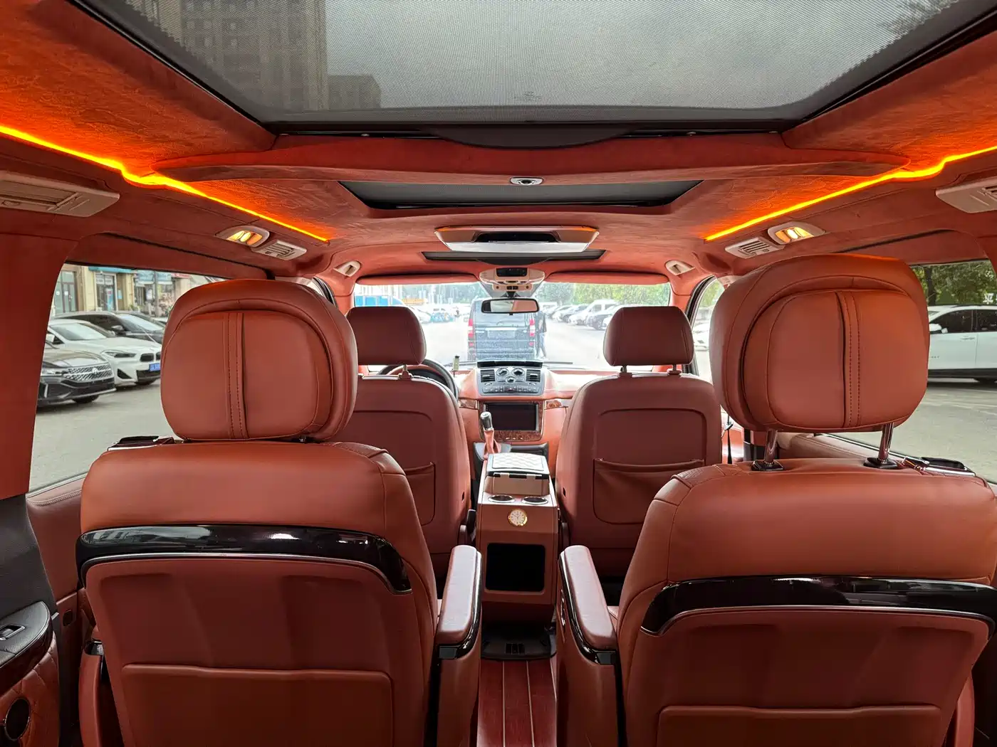 Mercedes-Benz Viano (Import) 2011 3.5L 125th Anniversary Edition 7-Seater фото 4