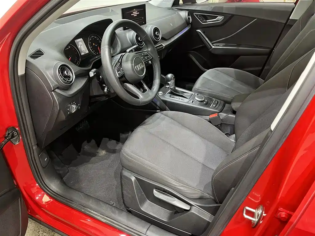 Audi Q2L 2018 35 TFSI Launch Exclusive Edition China VI фото 14