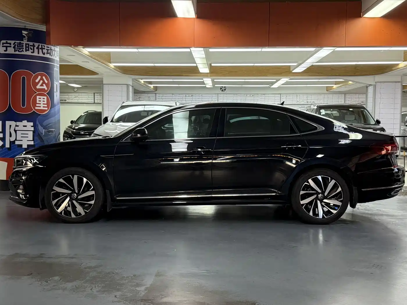 Volkswagen Passat 2025 Outstanding 380TSI Dragon Glory Edition фото 3
