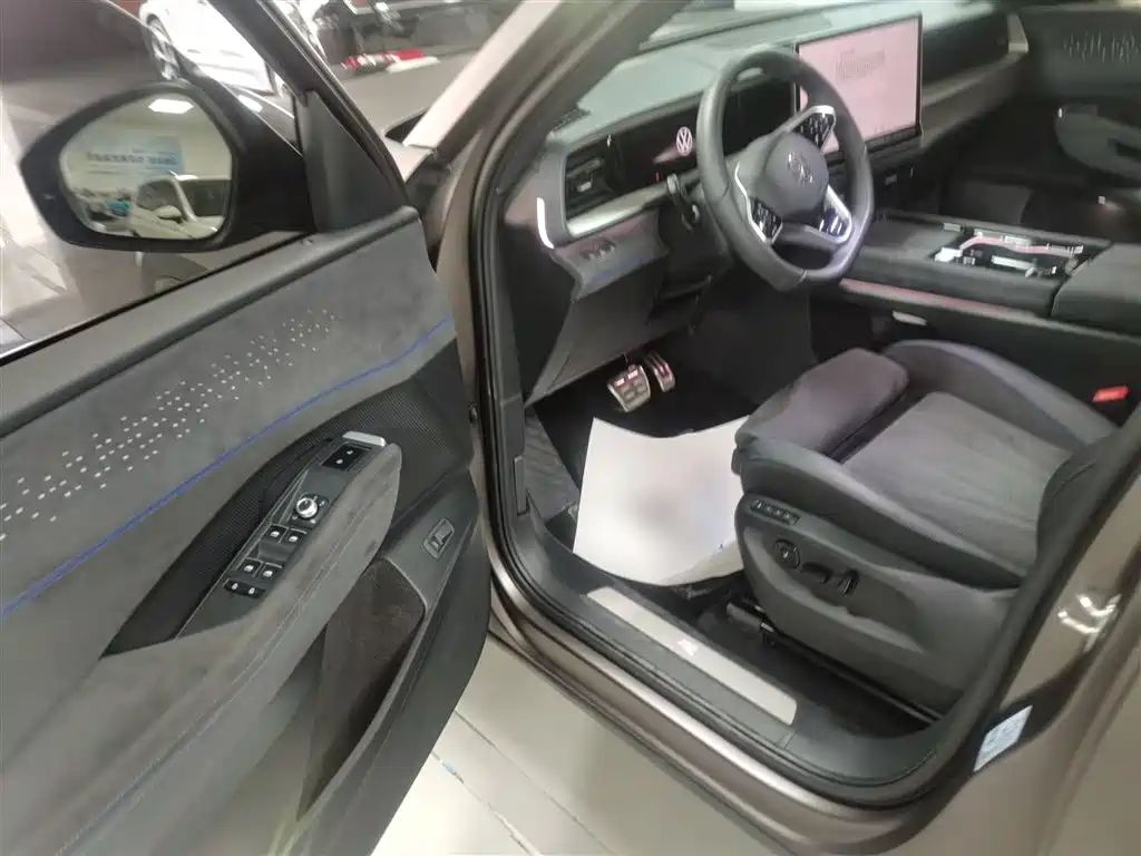 Volkswagen Teramont 2025 Teramont Pro 450TSI 4WD Summit Edition фото 16