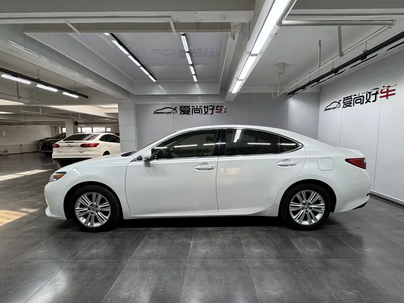 Фото 4 - Lexus ES