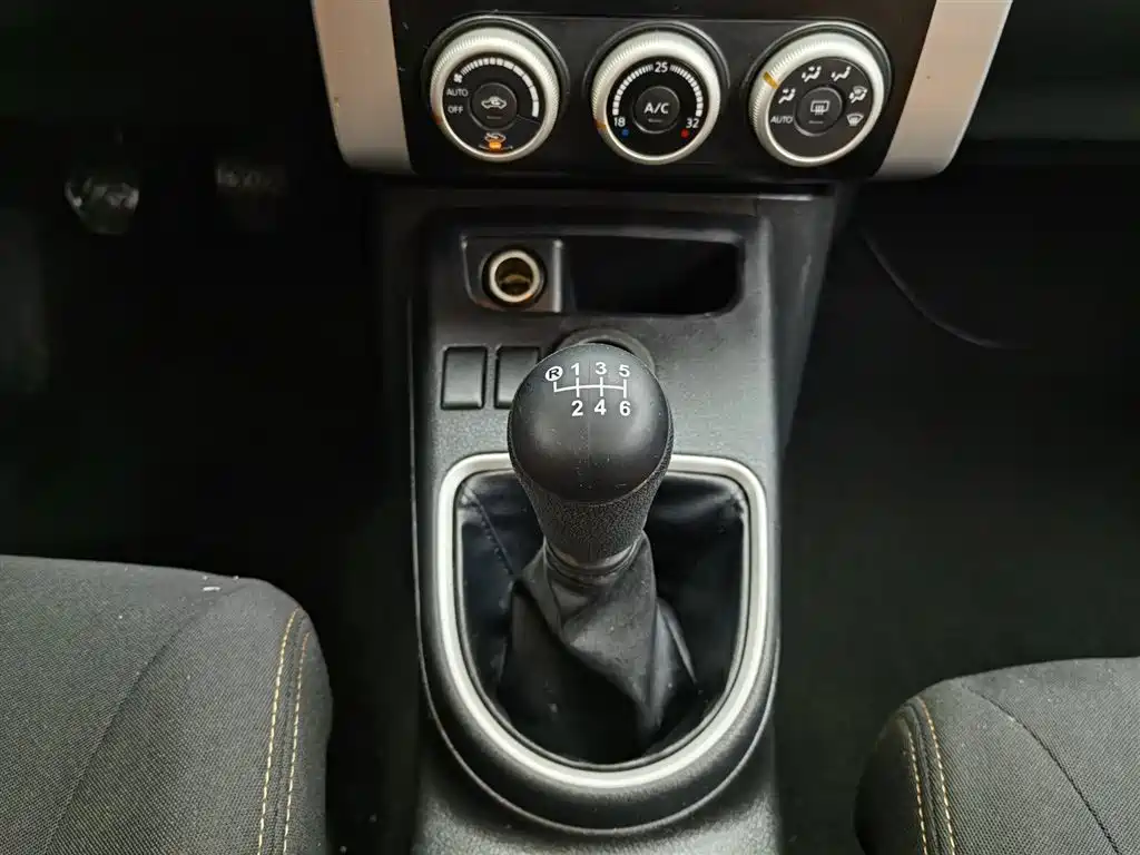 Dongfeng Fengdu MX6 2016 2.0L Manual 2WD Pilot Edition фото 13