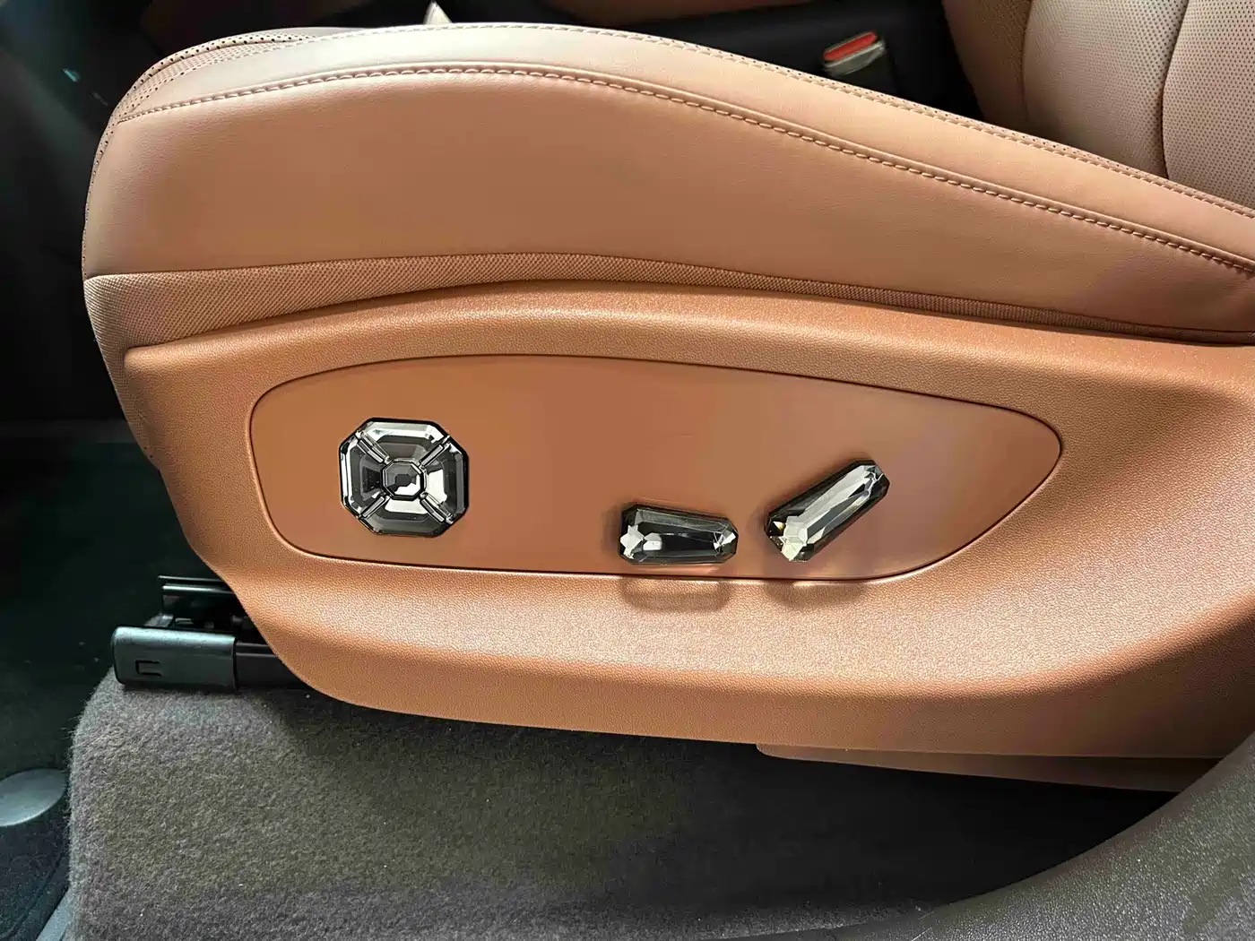 Denza N8L 2026 Model Prestige Edition фото 9