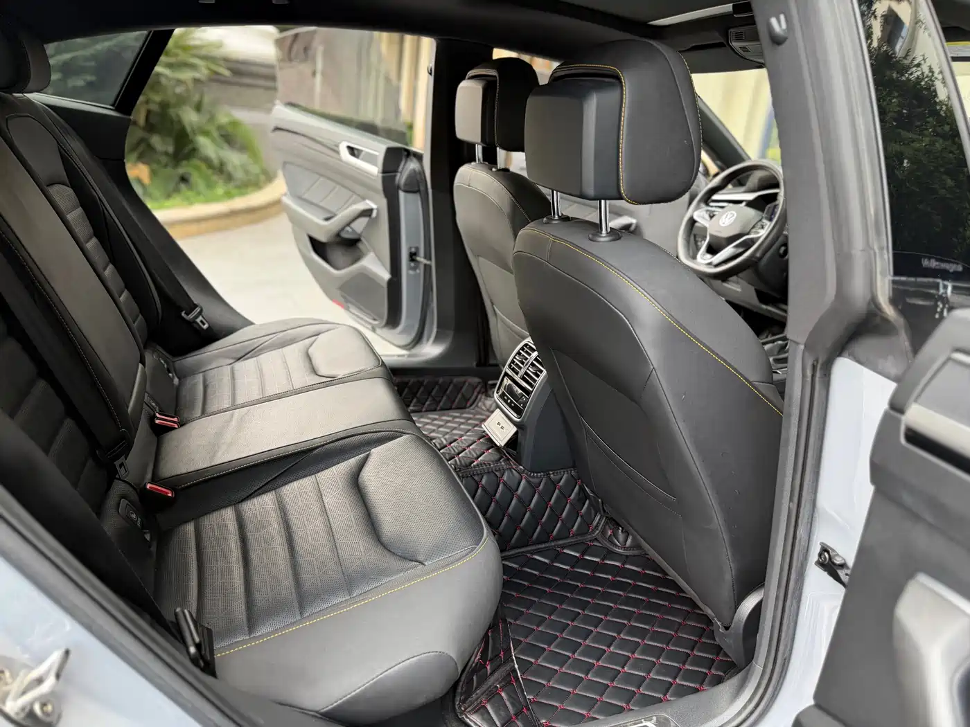 Volkswagen FAW-Volkswagen CC 2023 380TSI Eye-catching Edition фото 6
