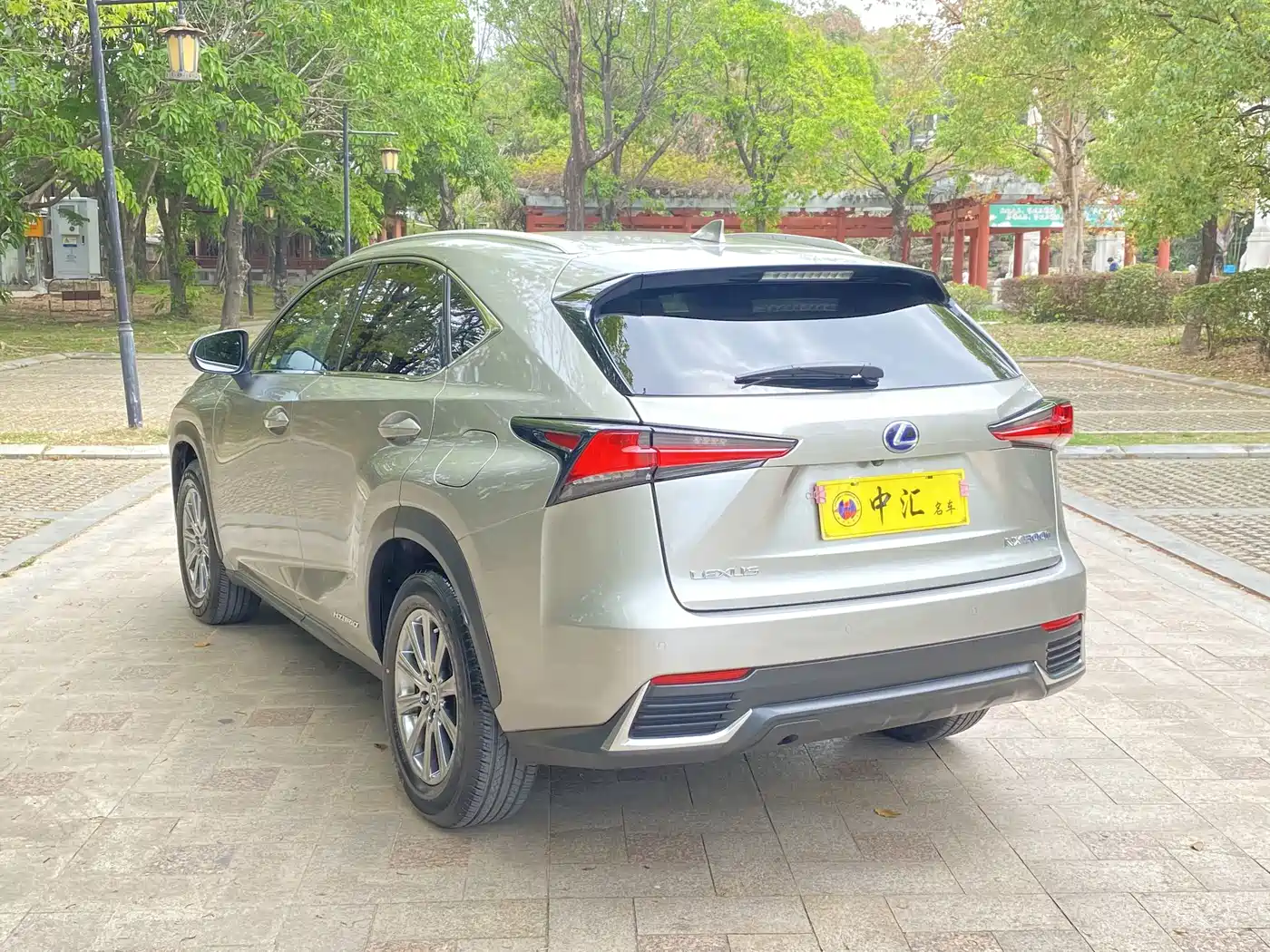 Lexus NX 2020 300h FWD F Sport China VI фото 8