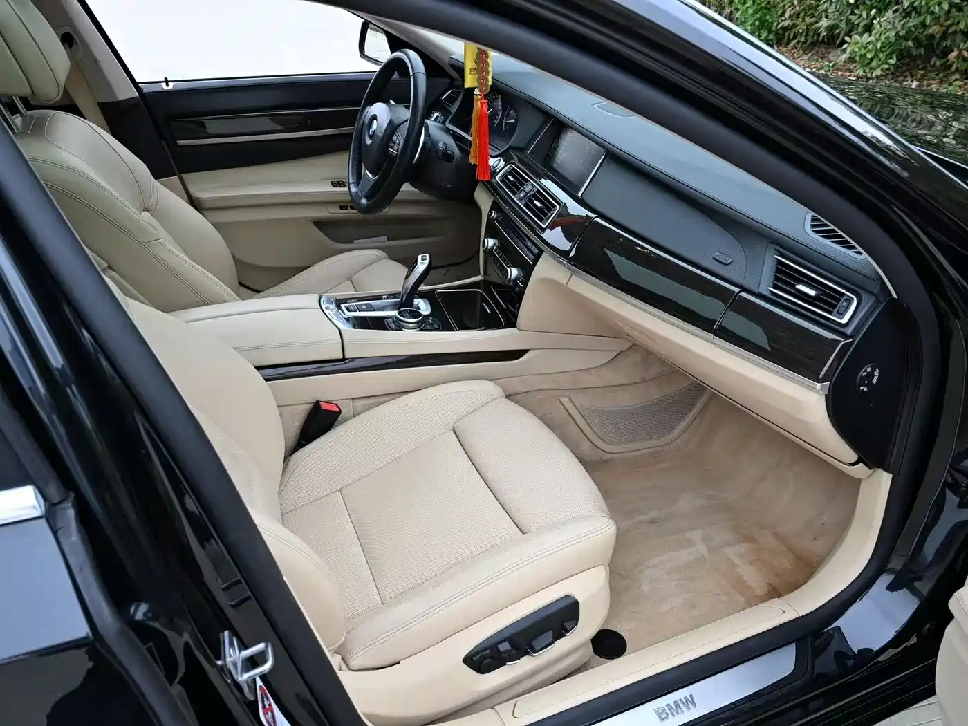 BMW 7 Series 2013 Model 740Li Leading фото 6