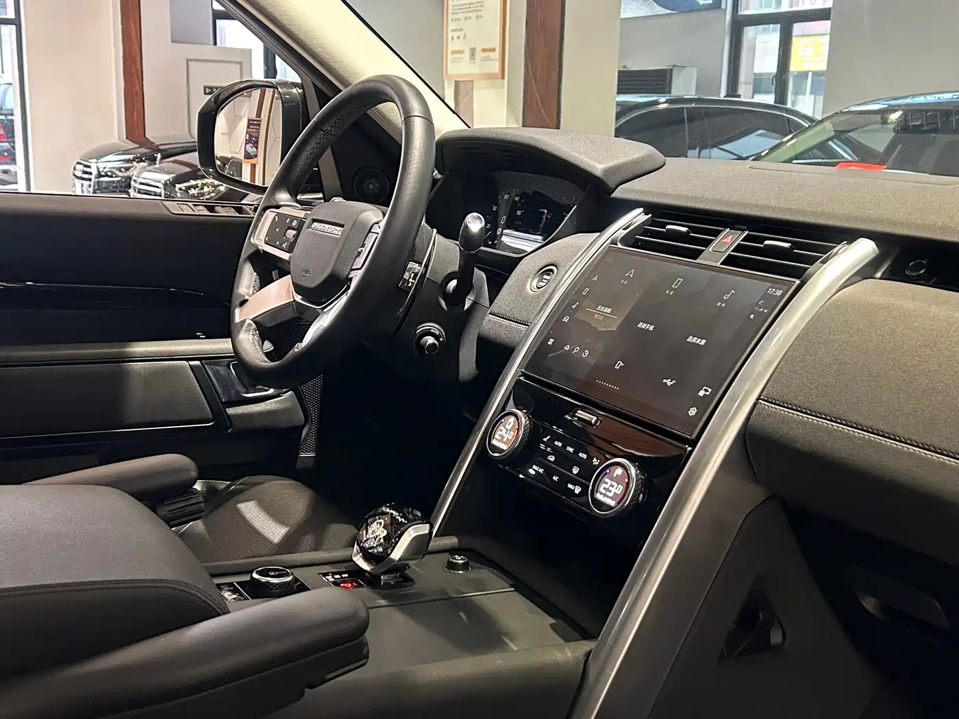 Land Rover Discovery 2024 Model 360PS S фото 24
