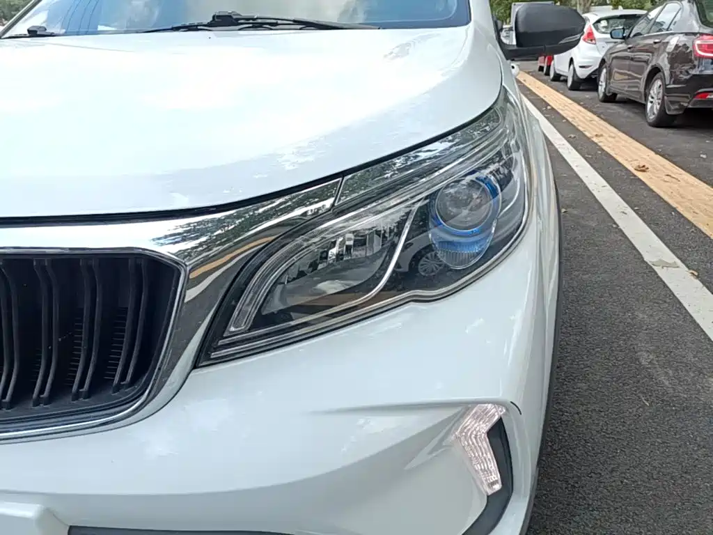 Фото 24 - Geely Vision X3
