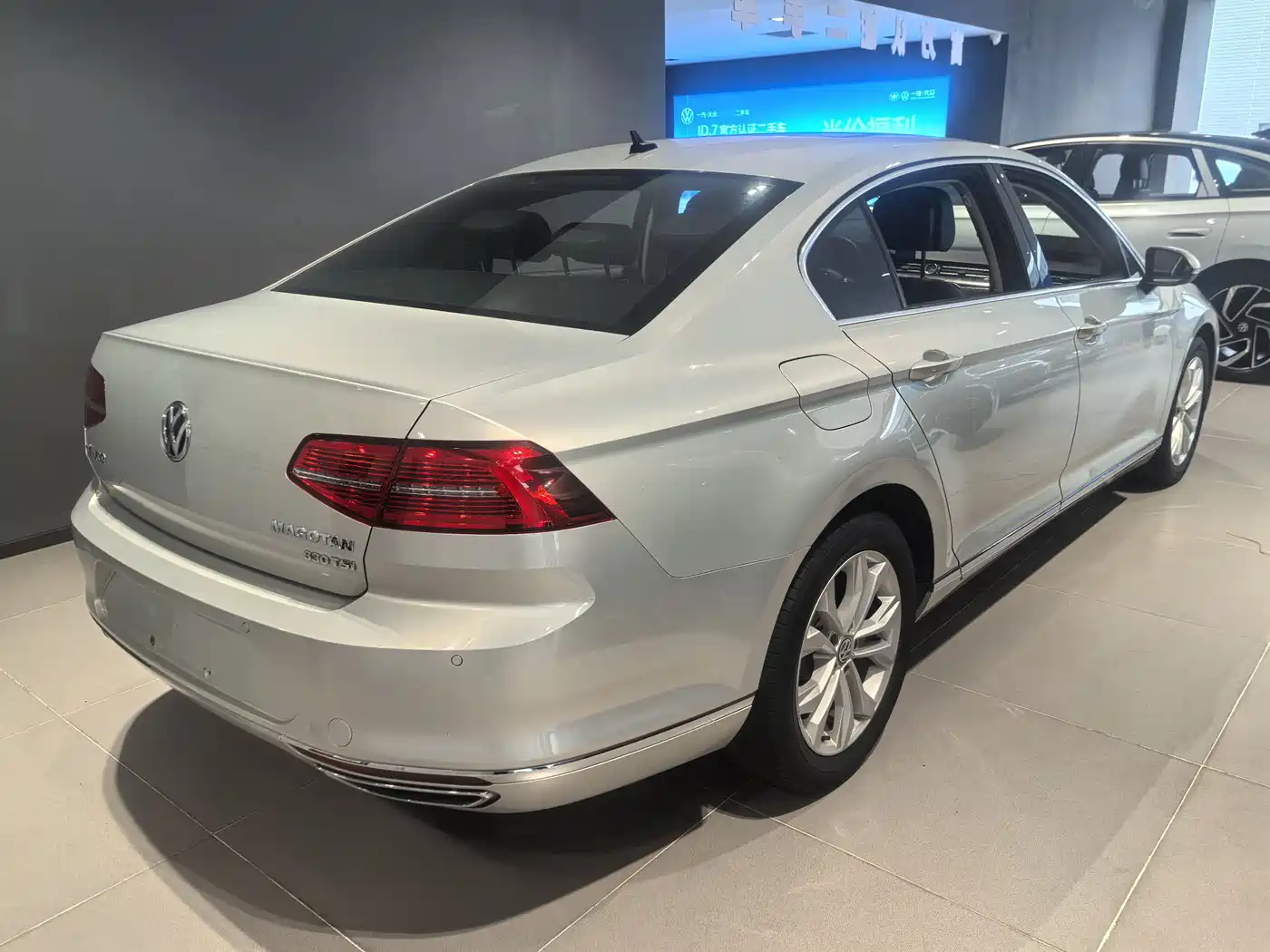 Volkswagen Magotan 2019 330TSI DSG Luxury Class China VI фото 5