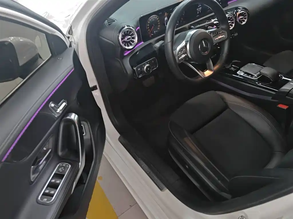 Mercedes-Benz A-Class 2020 A 200 L Sport Sedan фото 16
