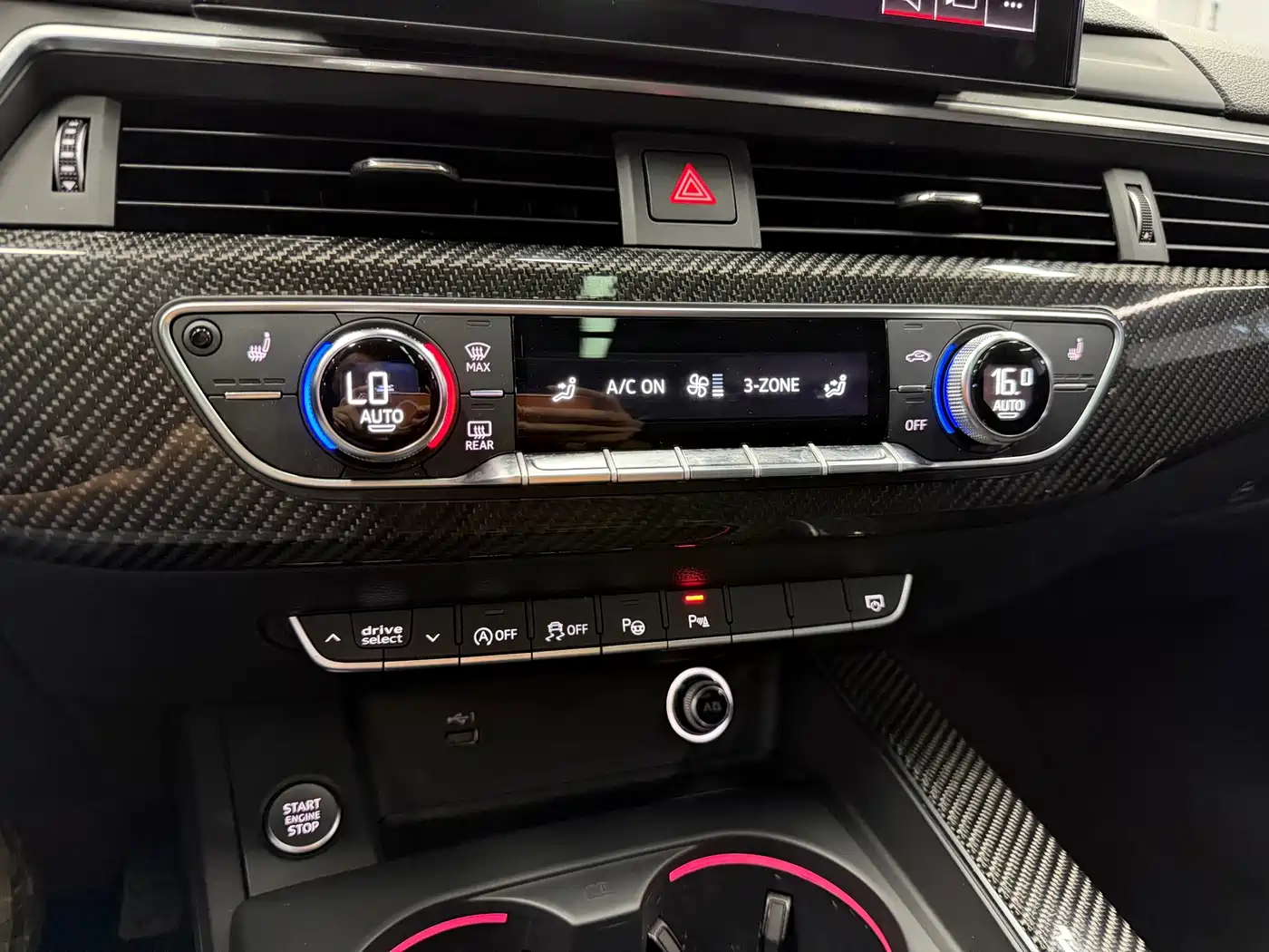 Photo 16 - Audi A4L