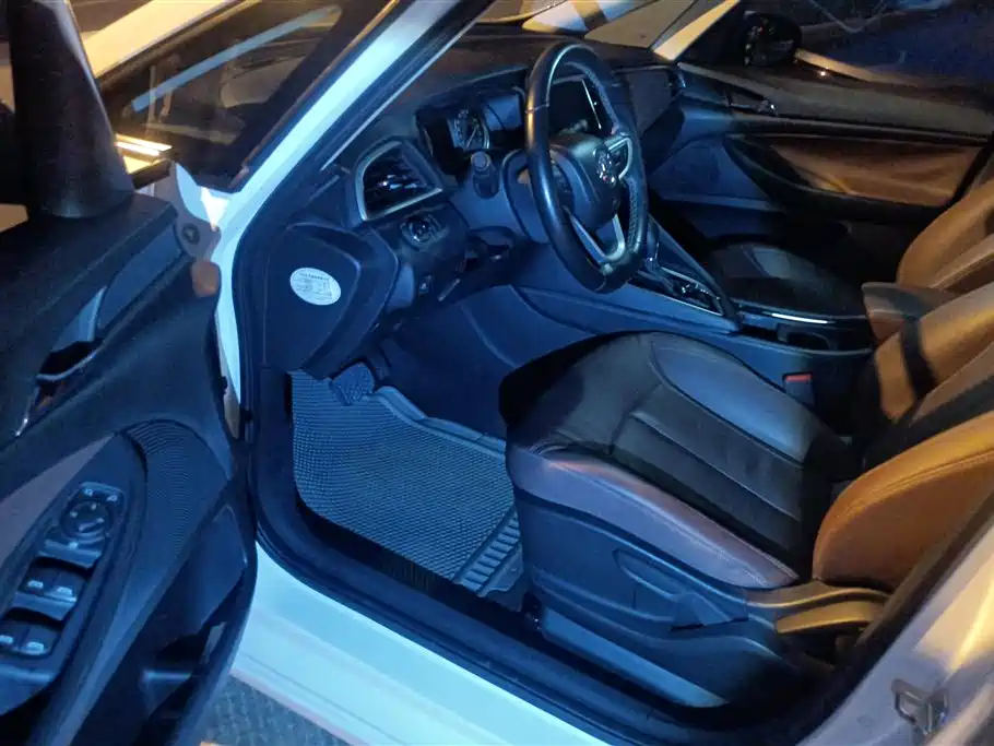 Buick GL6 2018 18T 6-Seater Luxury фото 9