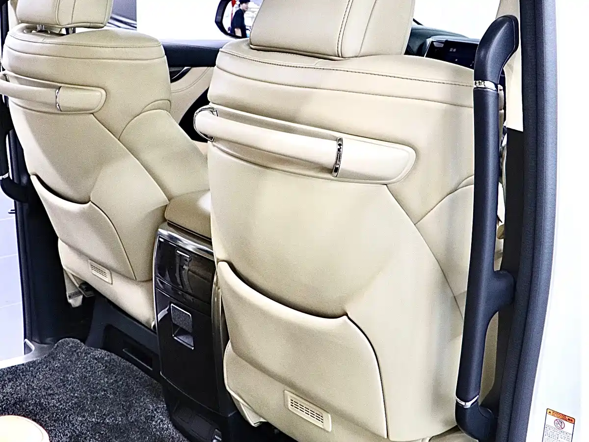 صورة 17 - Toyota Alphard