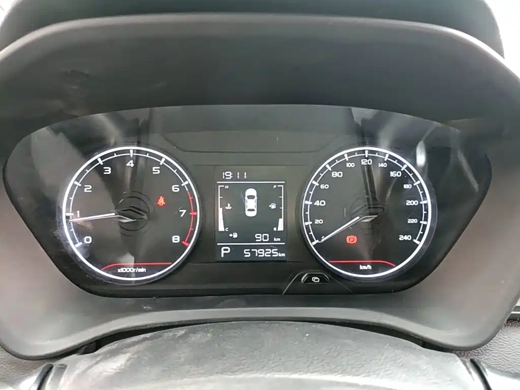 Фото 12 - Geely Vision X3