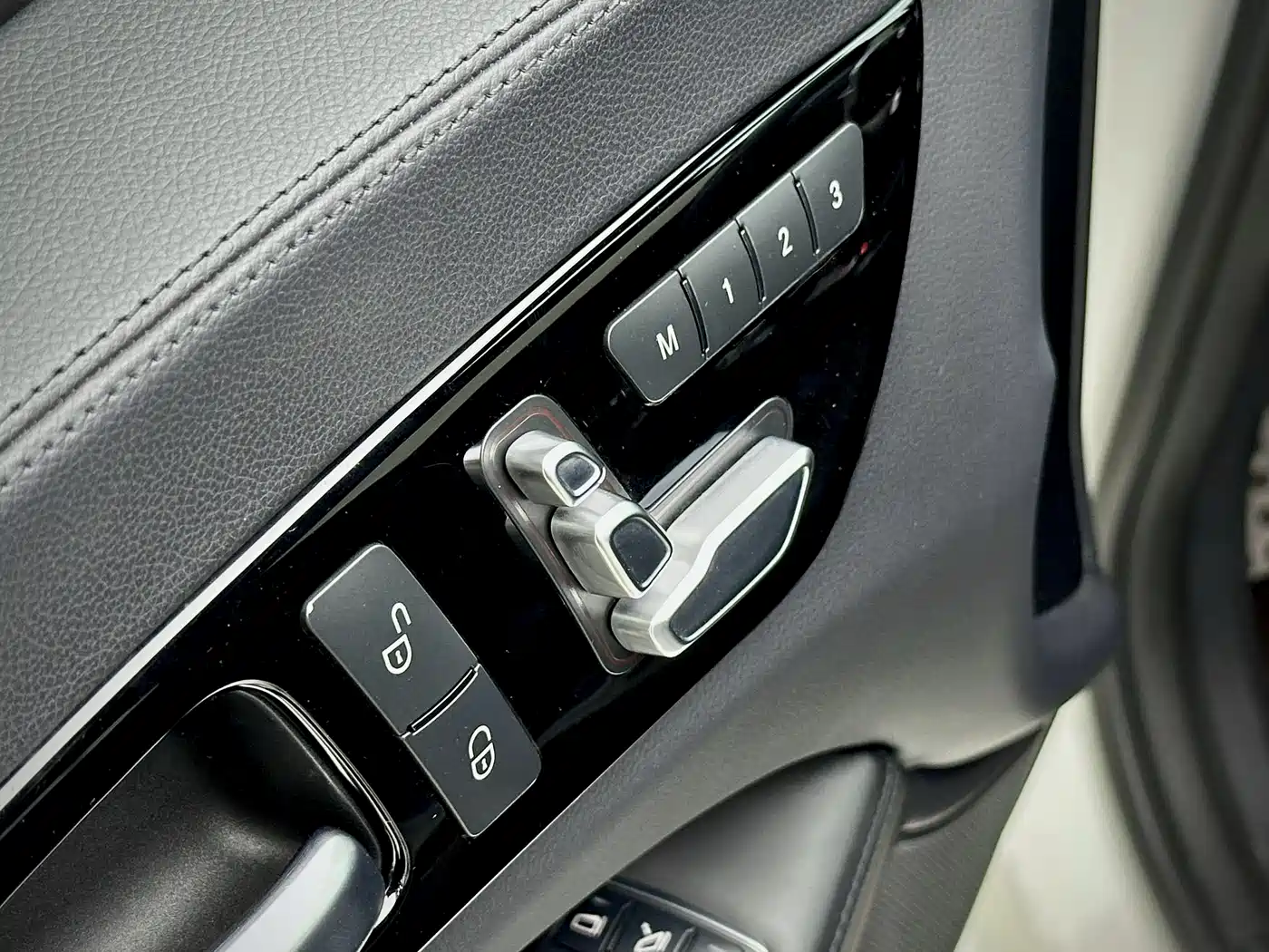 Mercedes-Benz CLS AMG 2015 AMG CLS 63 4MATIC фото 21