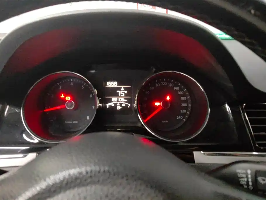 Volkswagen Bora 2014 1.6L Manual Comfort Edition фото 14