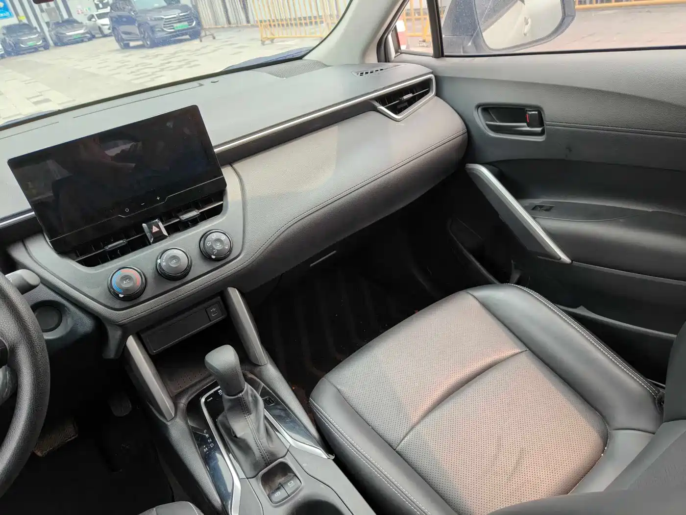 Toyota Corolla Cross 2024 Model 2.0L Pioneer Edition фото 16