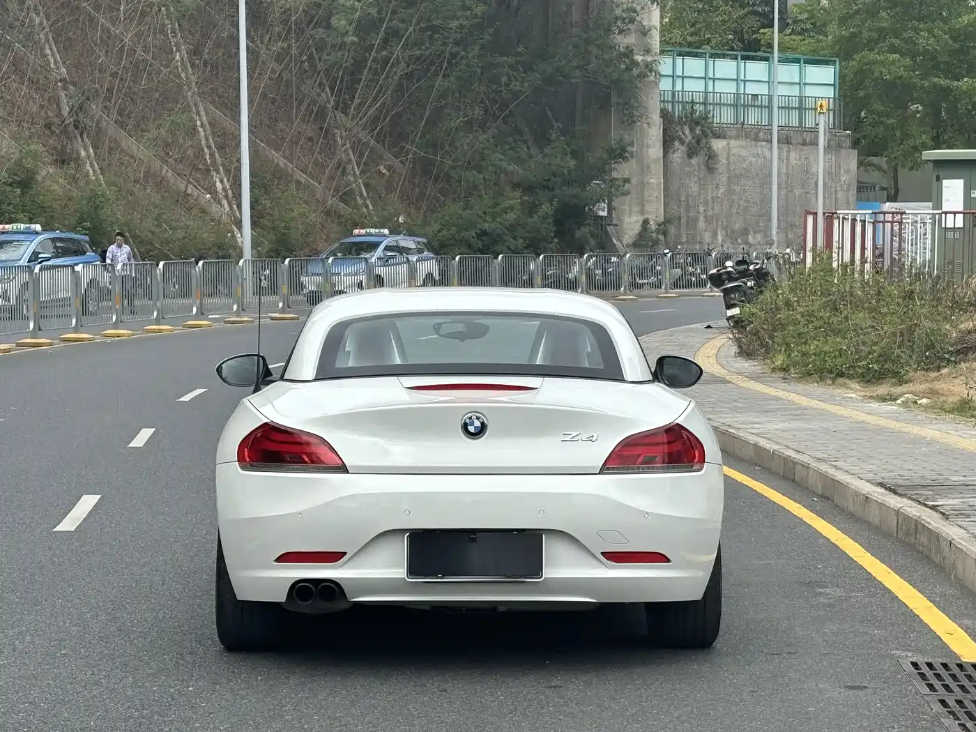 BMW Z4 2013 sDrive20i Leading фото 21