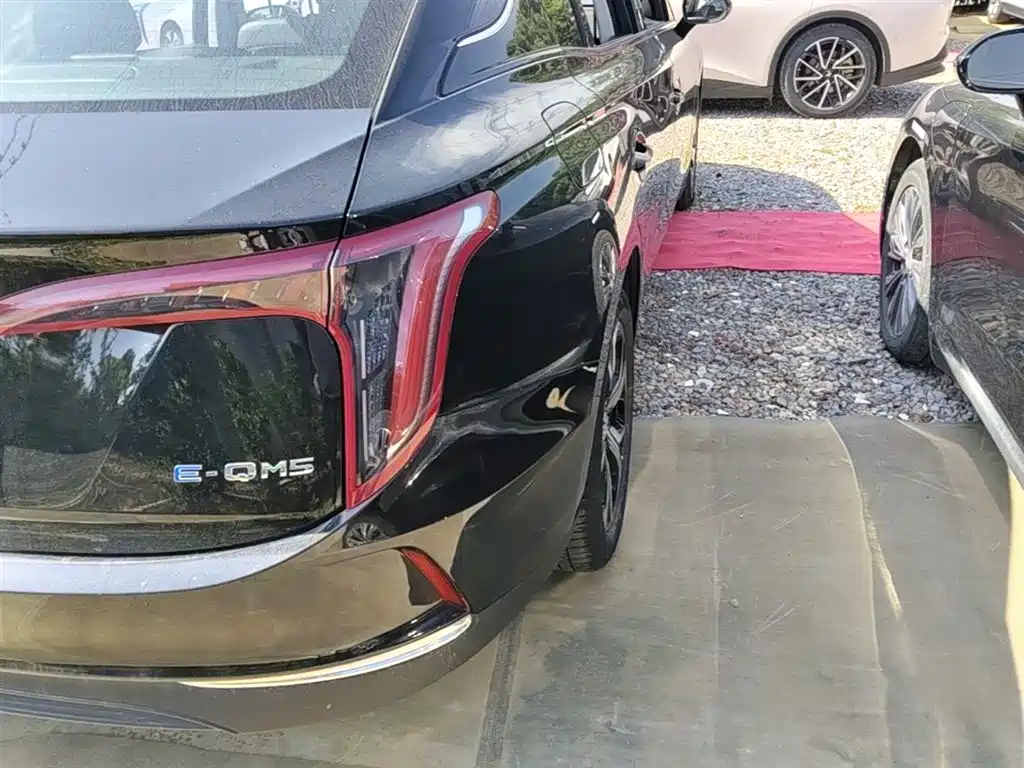 Hongqi E-QM5 2023 Facelift Basic Travel Edition фото 8